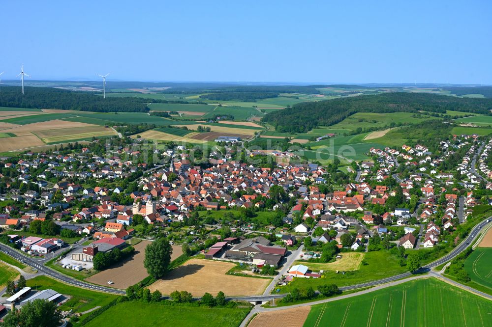 Remlingen von oben - Ortsansicht am Rande von landwirtschaftlichen Feldern in Remlingen im Bundesland Bayern, Deutschland