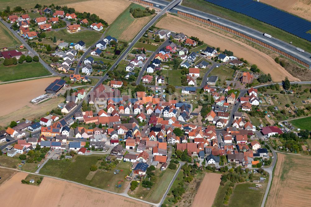 Luftaufnahme Rettersheim - Ortsansicht am Rande von landwirtschaftlichen Feldern in Rettersheim im Bundesland Bayern, Deutschland