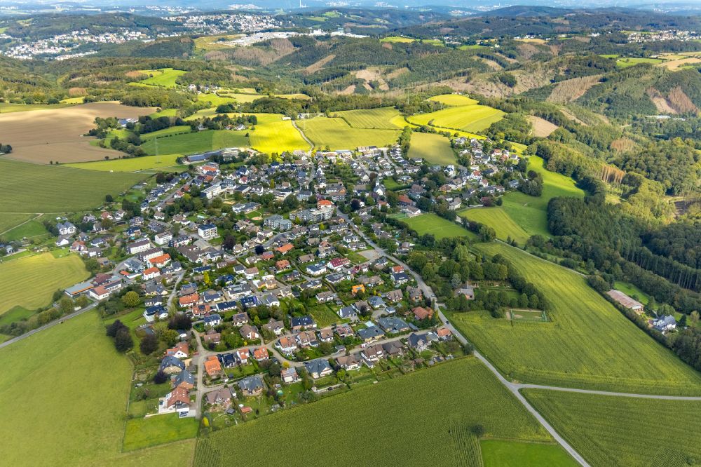 Luftbild Rüggeberg - Ortsansicht am Rande von landwirtschaftlichen Feldern in Rüggeberg im Bundesland Nordrhein-Westfalen, Deutschland