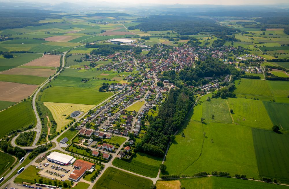 Rhoden von oben - Ortsansicht am Rande von landwirtschaftlichen Feldern in Rhoden im Bundesland Hessen, Deutschland