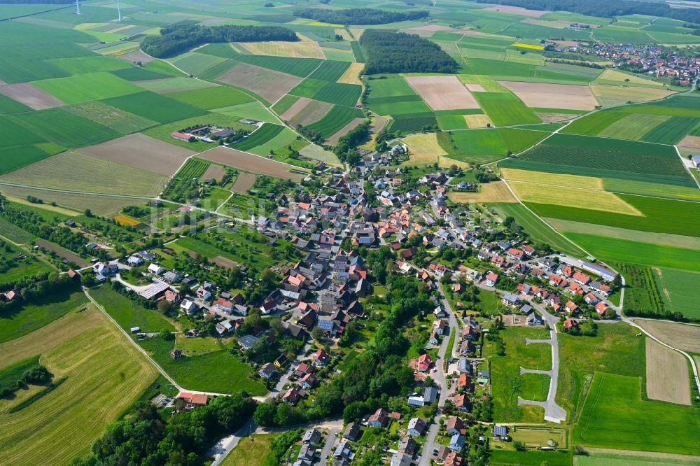 Luftbild Richelbach - Ortsansicht am Rande von landwirtschaftlichen Feldern in Richelbach im Bundesland Bayern, Deutschland