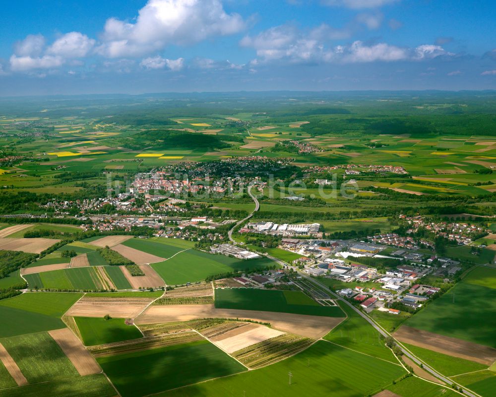 Luftaufnahme Riedlingen - Ortsansicht am Rande von landwirtschaftlichen Feldern in Riedlingen im Bundesland Baden-Württemberg, Deutschland