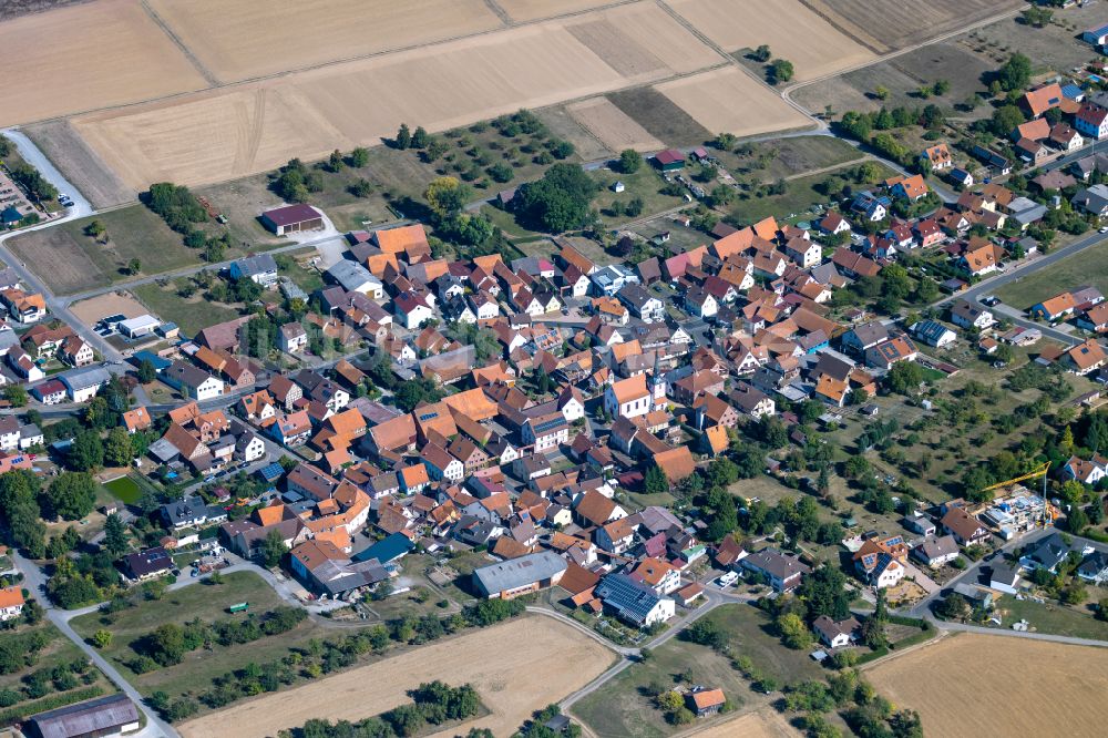 Luftaufnahme Roden - Ortsansicht am Rande von landwirtschaftlichen Feldern in Roden im Bundesland Bayern, Deutschland
