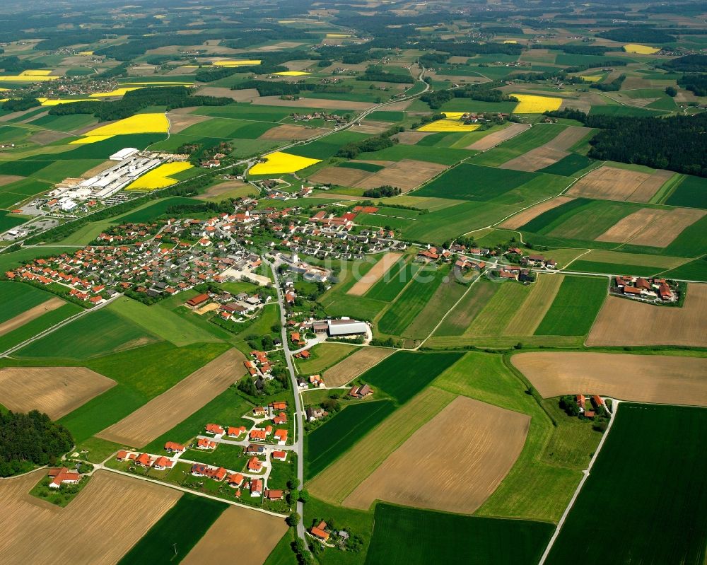 Luftbild Ruderfing - Ortsansicht am Rande von landwirtschaftlichen Feldern in Ruderfing im Bundesland Bayern, Deutschland
