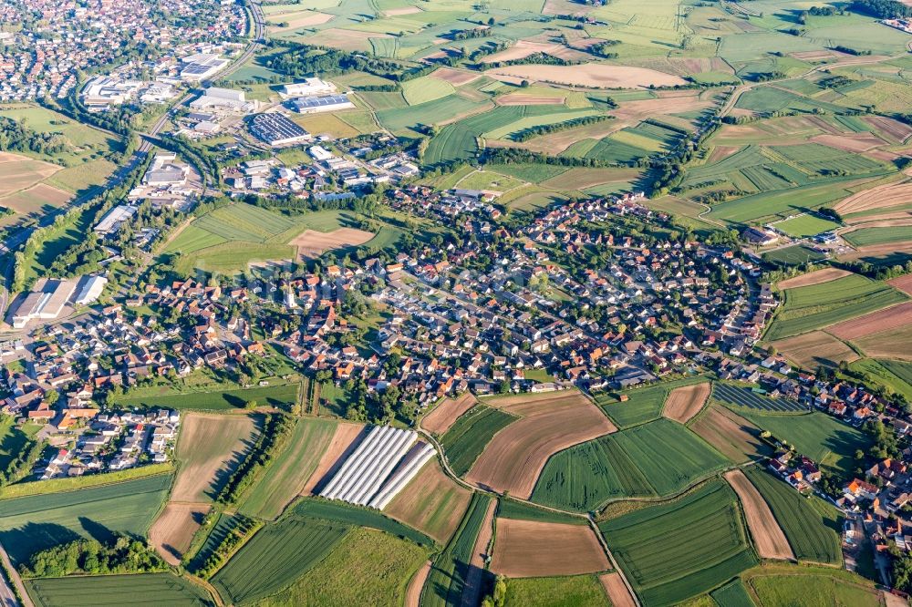 Luftaufnahme Sand - Ortsansicht am Rande von landwirtschaftlichen Feldern in Sand im Bundesland Baden-Württemberg, Deutschland
