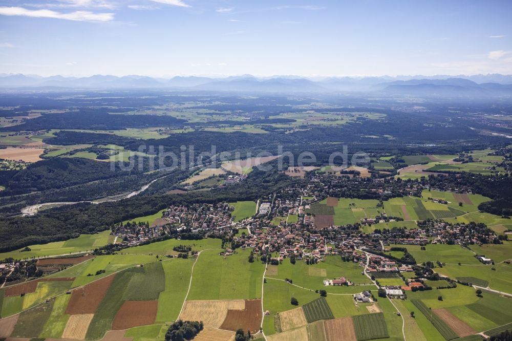 Luftbild Schäftlarn - Ortsansicht am Rande von landwirtschaftlichen Feldern in Schäftlarn im Bundesland Bayern, Deutschland