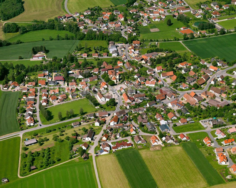 Luftbild Schönebürg - Ortsansicht am Rande von landwirtschaftlichen Feldern in Schönebürg im Bundesland Baden-Württemberg, Deutschland