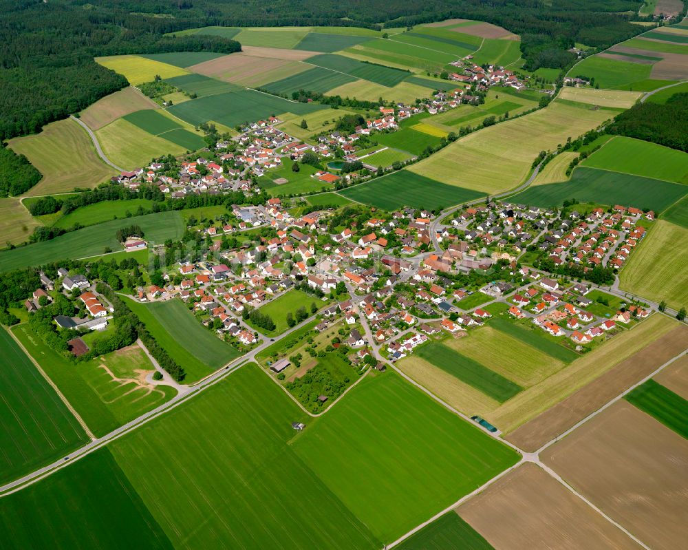 Luftaufnahme Schönebürg - Ortsansicht am Rande von landwirtschaftlichen Feldern in Schönebürg im Bundesland Baden-Württemberg, Deutschland