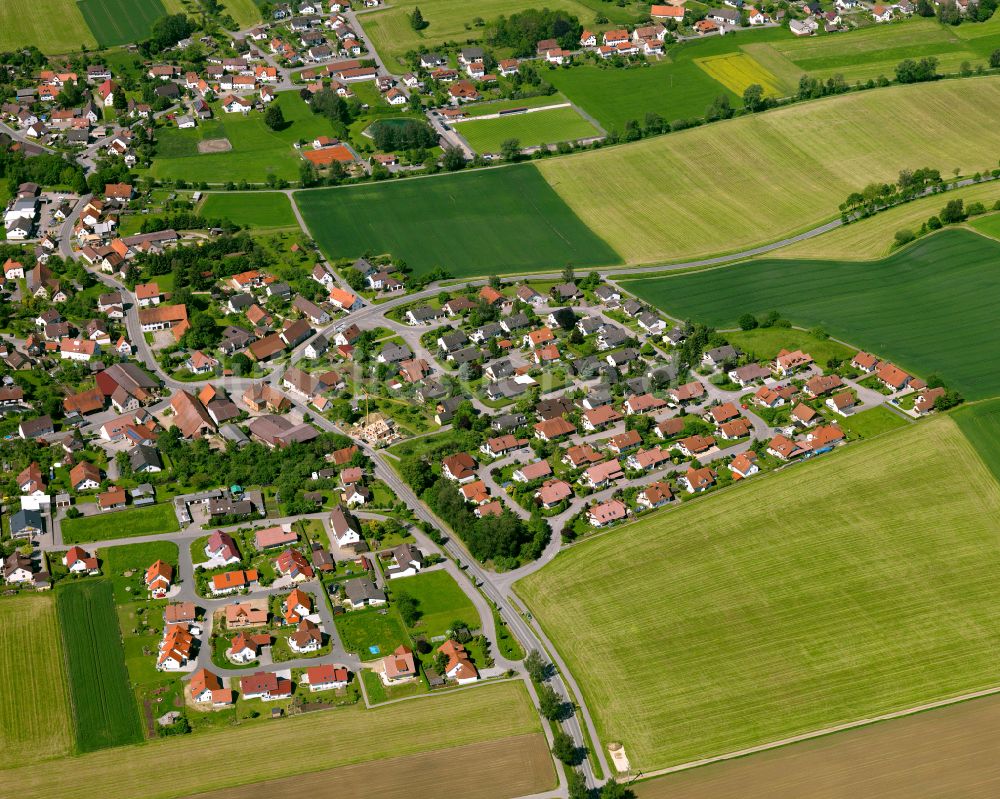 Luftaufnahme Schönebürg - Ortsansicht am Rande von landwirtschaftlichen Feldern in Schönebürg im Bundesland Baden-Württemberg, Deutschland