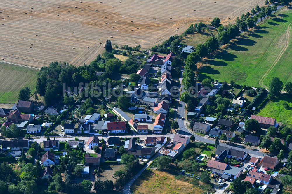 Luftaufnahme Schönerlinde - Ortsansicht am Rande von landwirtschaftlichen Feldern in Schönerlinde im Bundesland Brandenburg, Deutschland