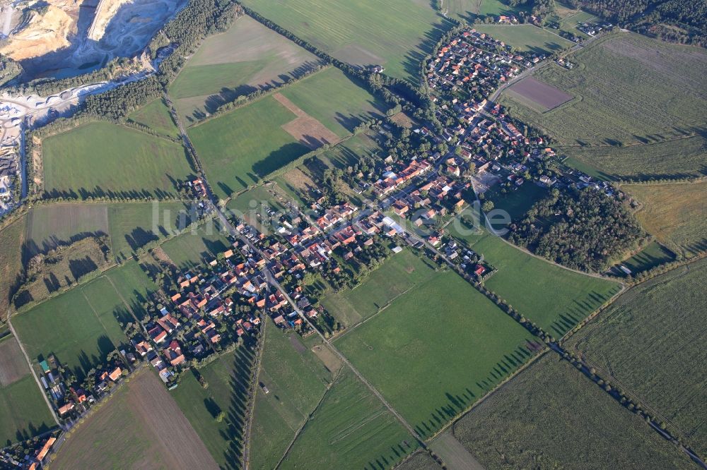 Schwarzkollm von oben - Ortsansicht am Rande von landwirtschaftlichen Feldern in Schwarzkollm im Bundesland Sachsen, Deutschland