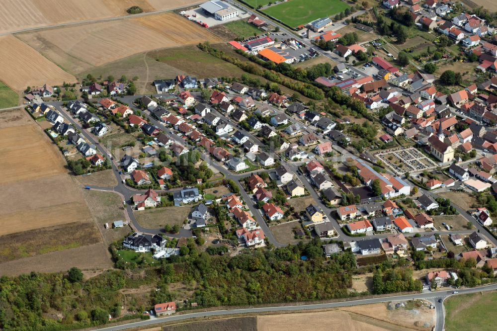 Luftaufnahme Schwebenried - Ortsansicht am Rande von landwirtschaftlichen Feldern in Schwebenried im Bundesland Bayern, Deutschland