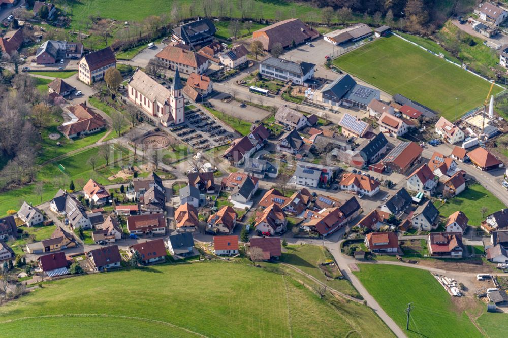 Luftbild Schweighausen - Ortsansicht am Rande von landwirtschaftlichen Feldern in Schweighausen im Bundesland Baden-Württemberg, Deutschland