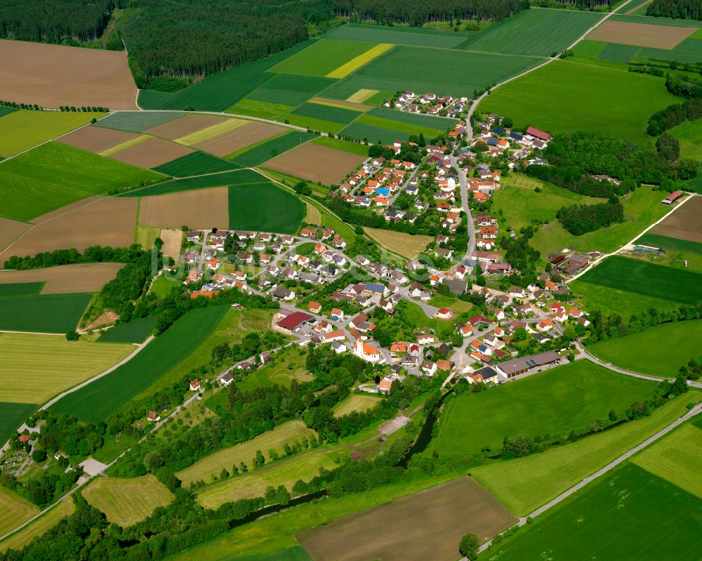 Luftbild Schwendi - Ortsansicht am Rande von landwirtschaftlichen Feldern in Schwendi im Bundesland Baden-Württemberg, Deutschland