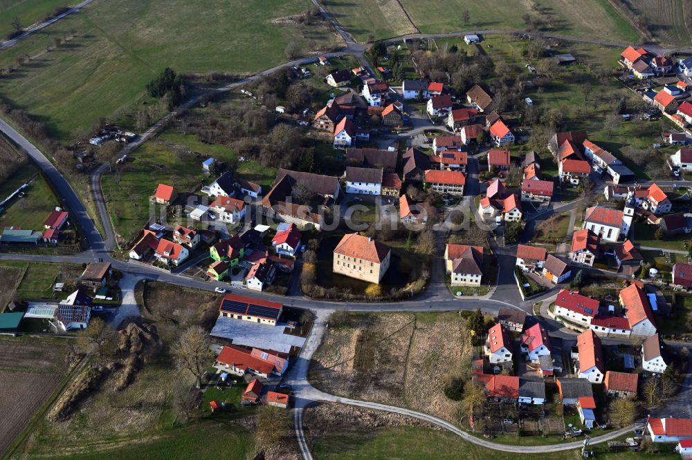 Luftbild Schwickershausen - Ortsansicht am Rande von landwirtschaftlichen Feldern in Schwickershausen im Bundesland Thüringen, Deutschland