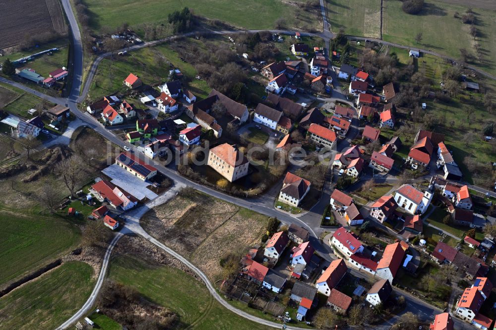 Luftaufnahme Schwickershausen - Ortsansicht am Rande von landwirtschaftlichen Feldern in Schwickershausen im Bundesland Thüringen, Deutschland