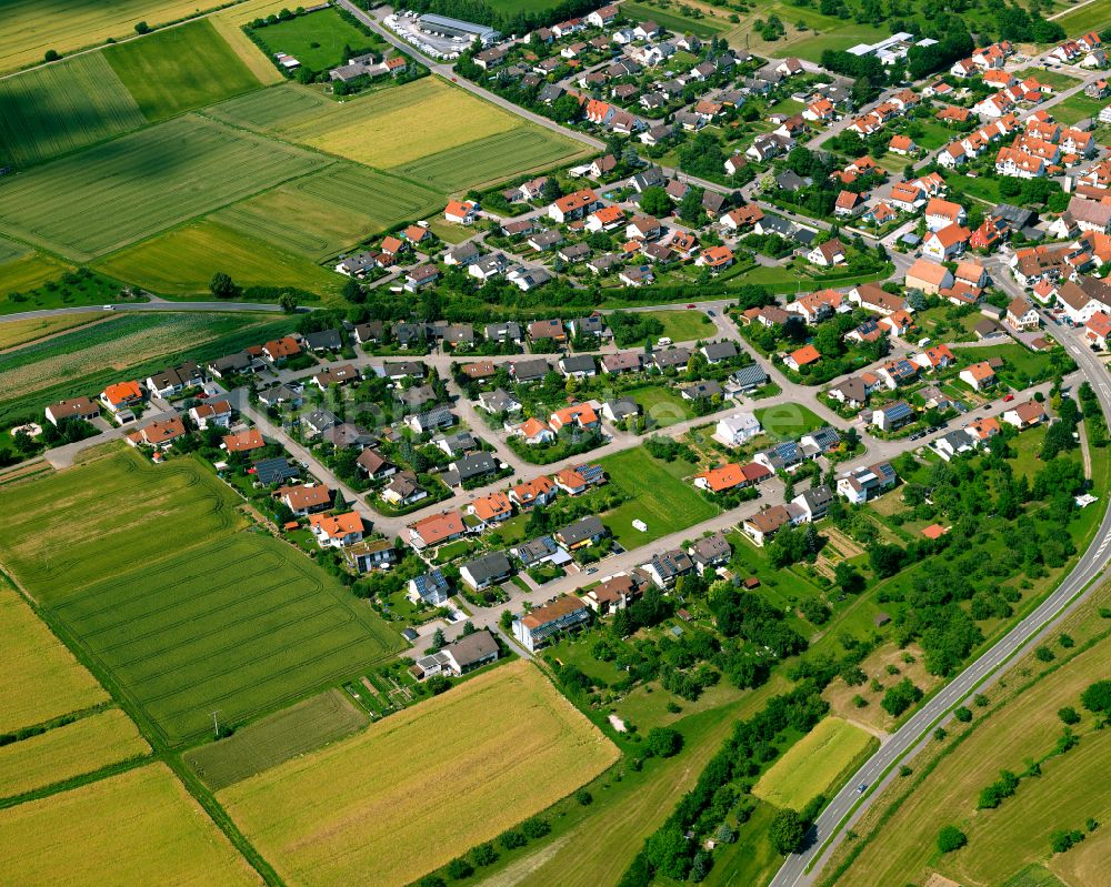 Luftaufnahme Seebronn - Ortsansicht am Rande von landwirtschaftlichen Feldern in Seebronn im Bundesland Baden-Württemberg, Deutschland