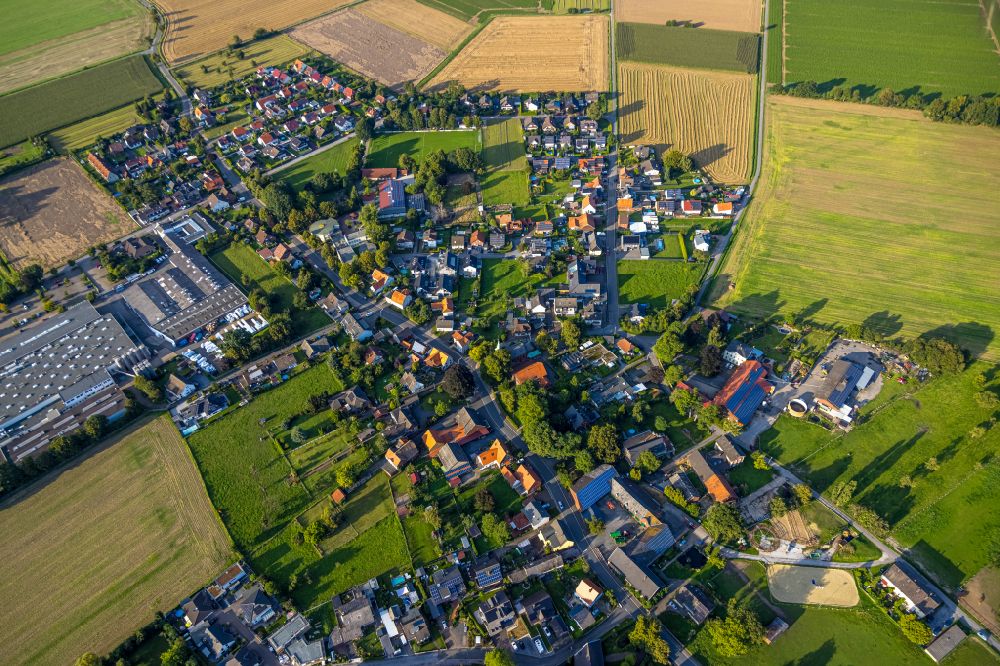 Luftbild Sönnern - Ortsansicht am Rande von landwirtschaftlichen Feldern in Sönnern im Bundesland Nordrhein-Westfalen, Deutschland