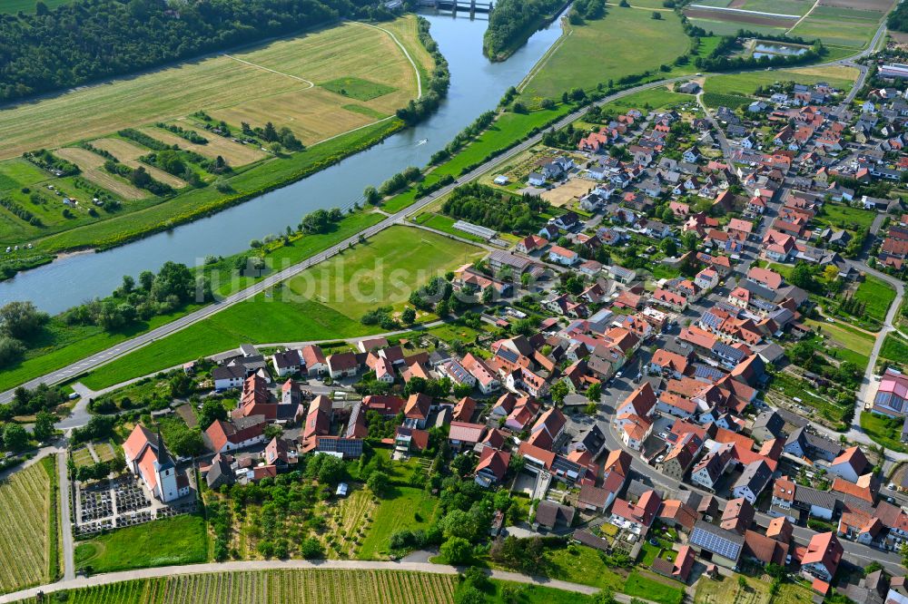 Stammheim aus der Vogelperspektive: Ortsansicht am Rande von landwirtschaftlichen Feldern in Stammheim im Bundesland Bayern, Deutschland