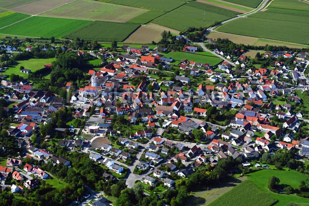 Luftaufnahme Steinheim - Ortsansicht am Rande von landwirtschaftlichen Feldern in Steinheim im Bundesland Bayern, Deutschland