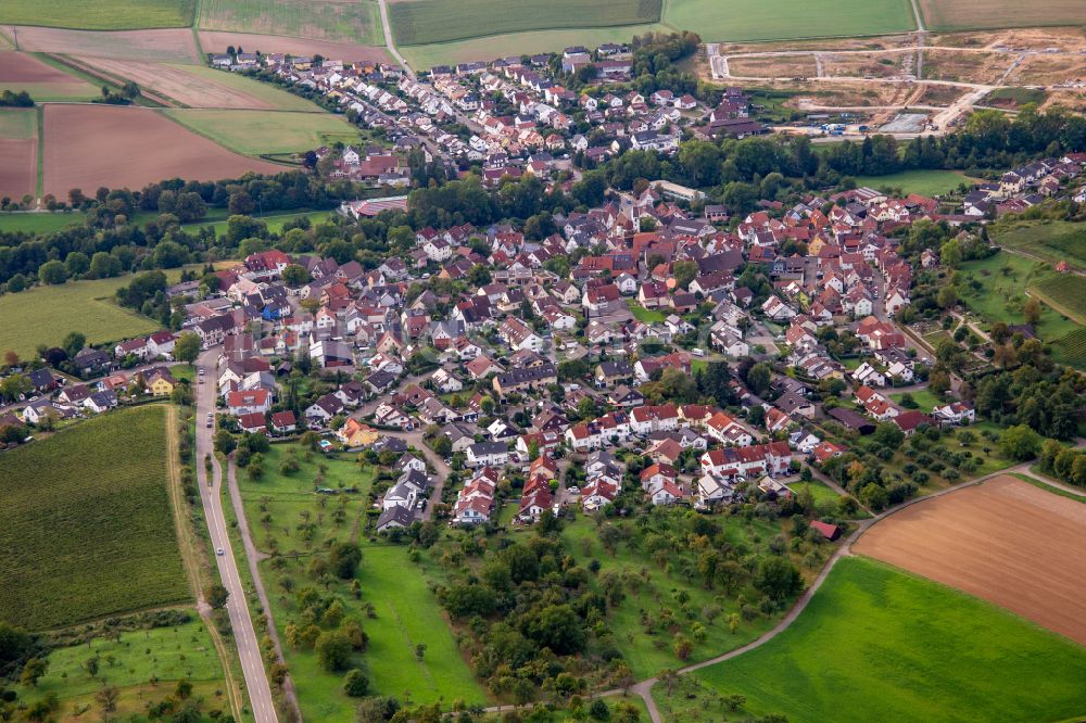 Steinheim an der Murr von oben - Ortsansicht am Rande von landwirtschaftlichen Feldern in Steinheim an der Murr im Bundesland Baden-Württemberg, Deutschland
