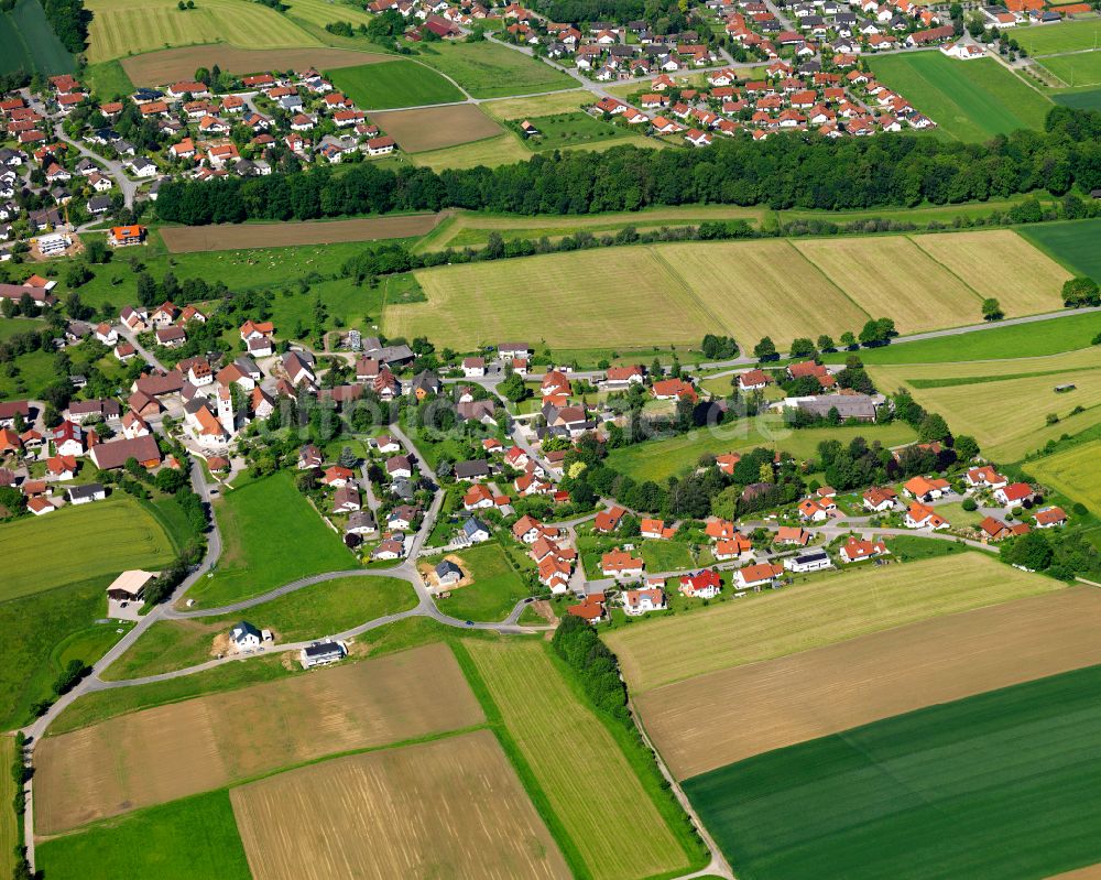 Luftaufnahme Sulmingen - Ortsansicht am Rande von landwirtschaftlichen Feldern in Sulmingen im Bundesland Baden-Württemberg, Deutschland