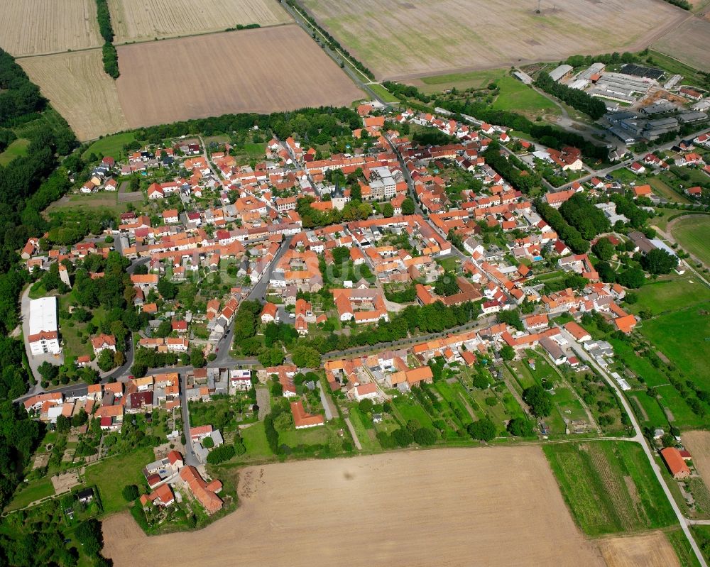 Luftaufnahme Thamsbrück - Ortsansicht am Rande von landwirtschaftlichen Feldern in Thamsbrück im Bundesland Thüringen, Deutschland
