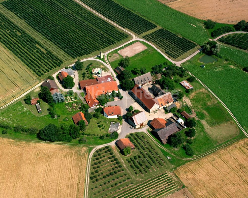 Luftaufnahme Tiefenbach - Ortsansicht am Rande von landwirtschaftlichen Feldern in Tiefenbach im Bundesland Baden-Württemberg, Deutschland