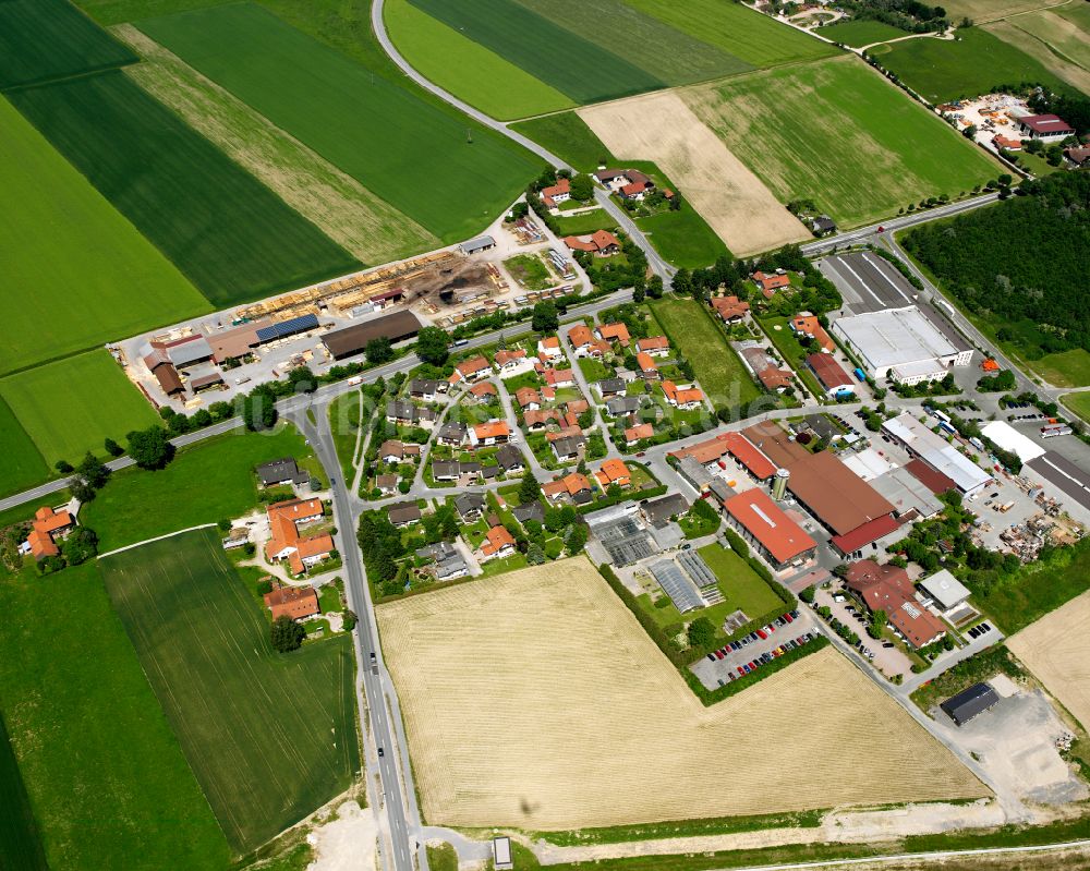 Luftaufnahme Unterhart - Ortsansicht am Rande von landwirtschaftlichen Feldern in Unterhart im Bundesland Bayern, Deutschland
