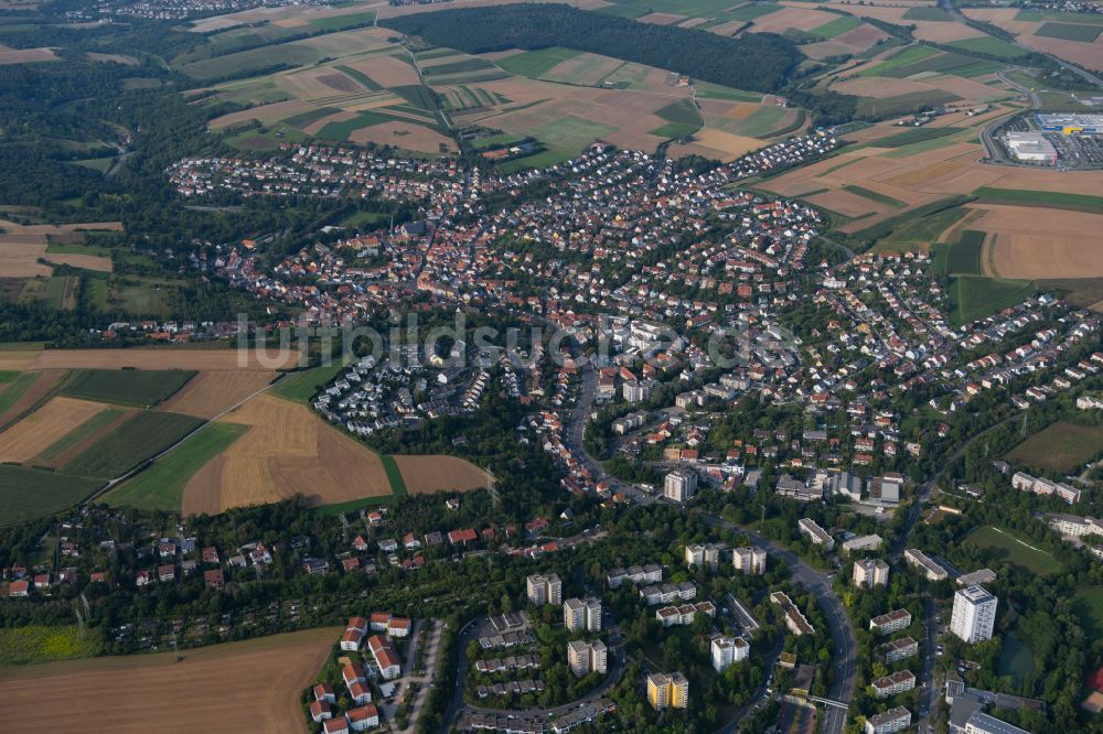 Versbach von oben - Ortsansicht am Rande von landwirtschaftlichen Feldern in Versbach im Bundesland Bayern, Deutschland
