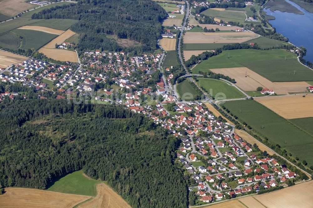 Viecht aus der Vogelperspektive: Ortsansicht am Rande von landwirtschaftlichen Feldern in Viecht im Bundesland Bayern, Deutschland