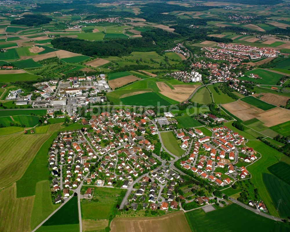 Luftaufnahme Waldrems - Ortsansicht am Rande von landwirtschaftlichen Feldern in Waldrems im Bundesland Baden-Württemberg, Deutschland