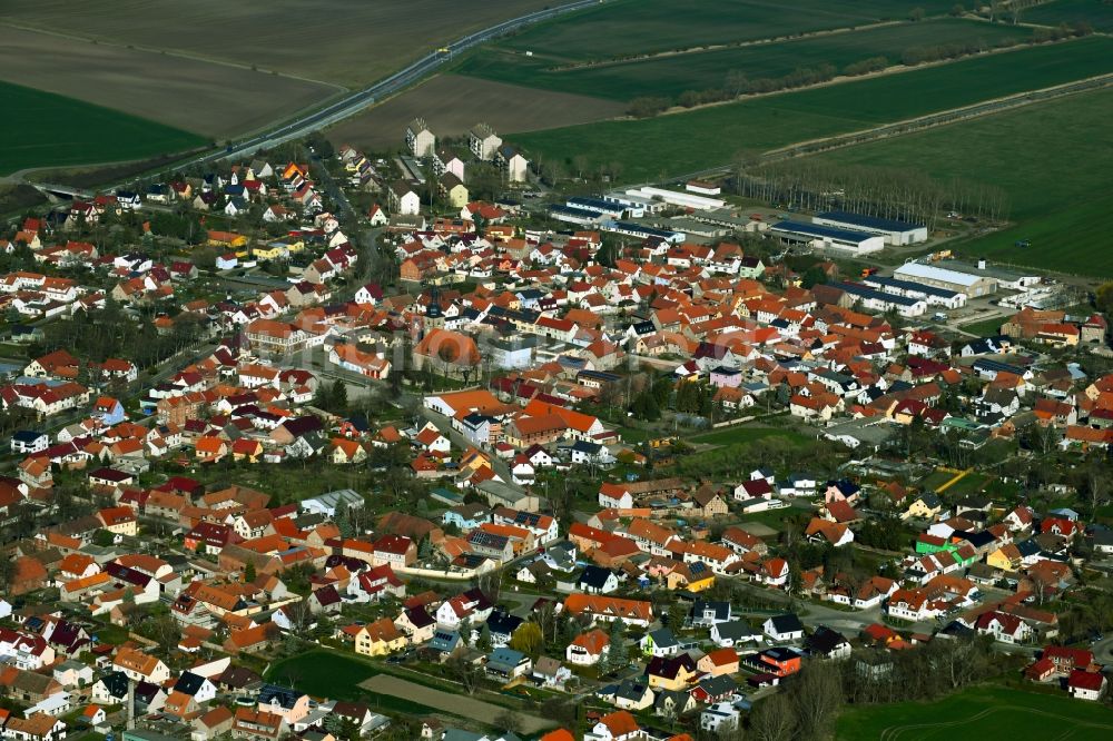 Luftbild Walschleben - Ortsansicht am Rande von landwirtschaftlichen Feldern in Walschleben im Bundesland Thüringen, Deutschland