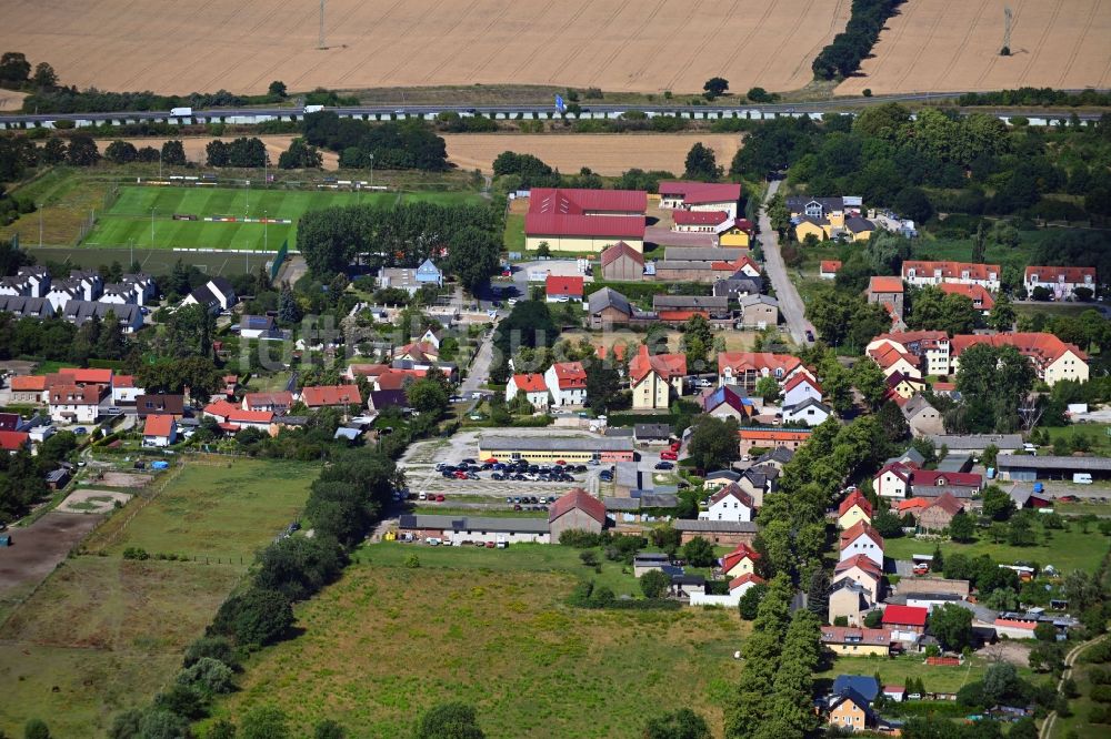 Waltersdorf von oben - Ortsansicht am Rande von landwirtschaftlichen Feldern in Waltersdorf im Bundesland Brandenburg, Deutschland