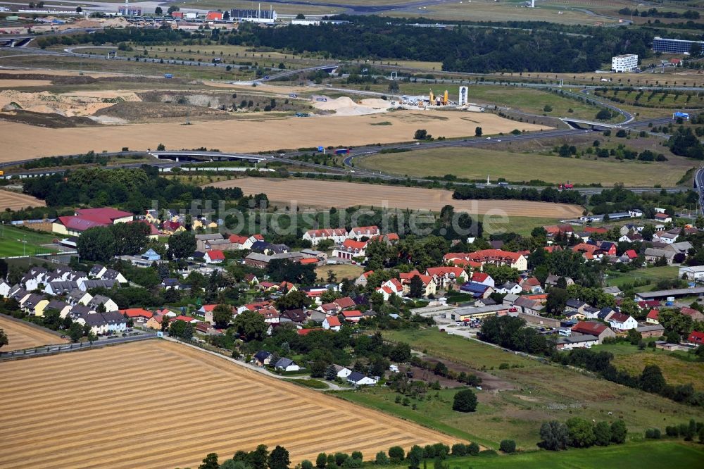 Luftaufnahme Waltersdorf - Ortsansicht am Rande von landwirtschaftlichen Feldern in Waltersdorf im Bundesland Brandenburg, Deutschland