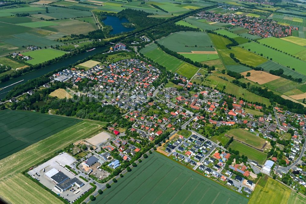 Wedtlenstedt aus der Vogelperspektive: Ortsansicht am Rande von landwirtschaftlichen Feldern in Wedtlenstedt im Bundesland Niedersachsen, Deutschland