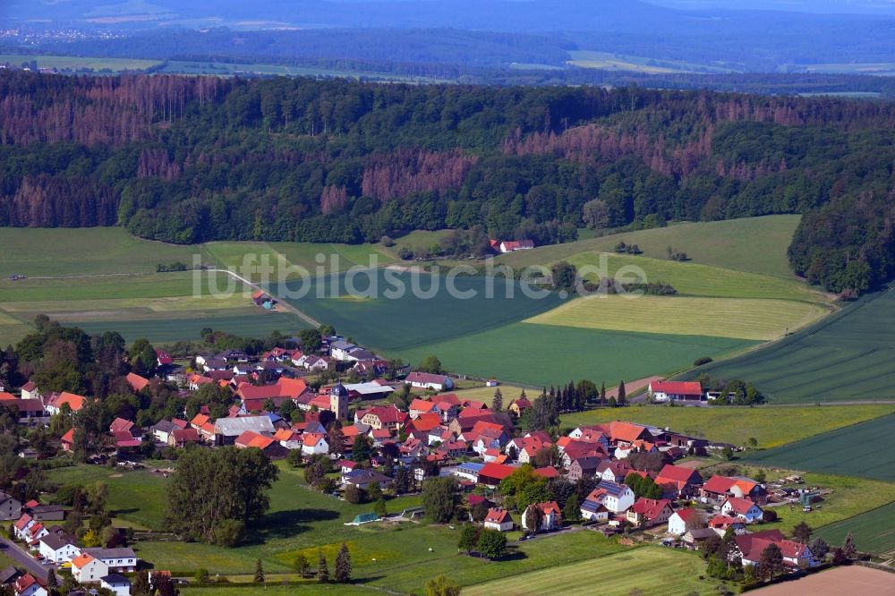 Luftaufnahme Wehrda - Ortsansicht am Rande von landwirtschaftlichen Feldern in Wehrda im Bundesland Hessen, Deutschland