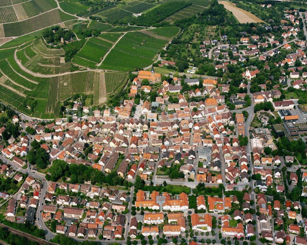 Luftaufnahme Weinsberg - Ortsansicht am Rande von landwirtschaftlichen Feldern in Weinsberg im Bundesland Baden-Württemberg, Deutschland