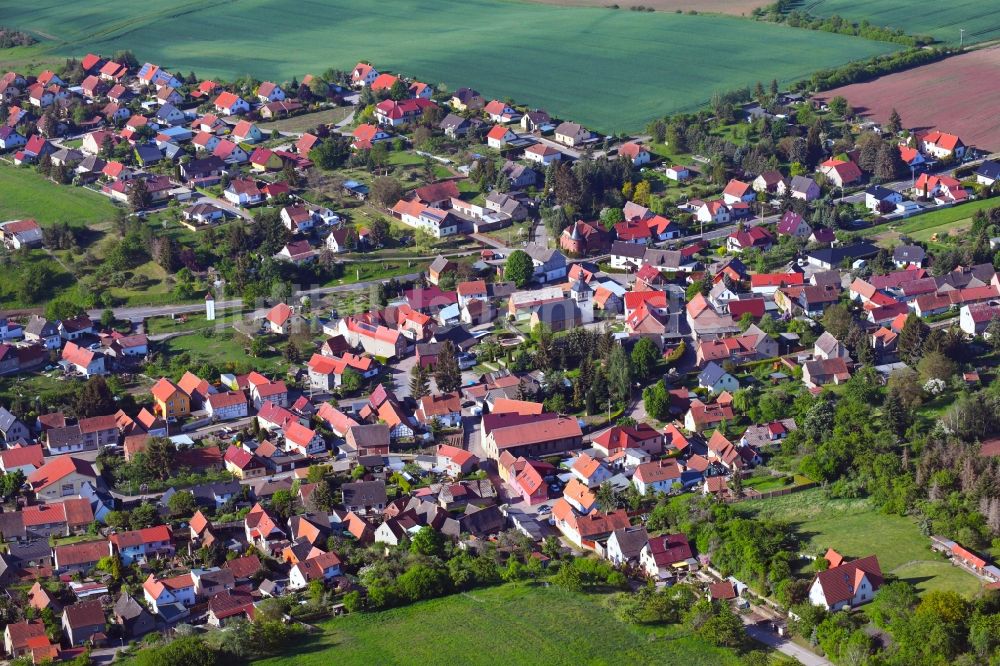 Wettelrode aus der Vogelperspektive: Ortsansicht am Rande von landwirtschaftlichen Feldern in Wettelrode im Bundesland Sachsen-Anhalt, Deutschland