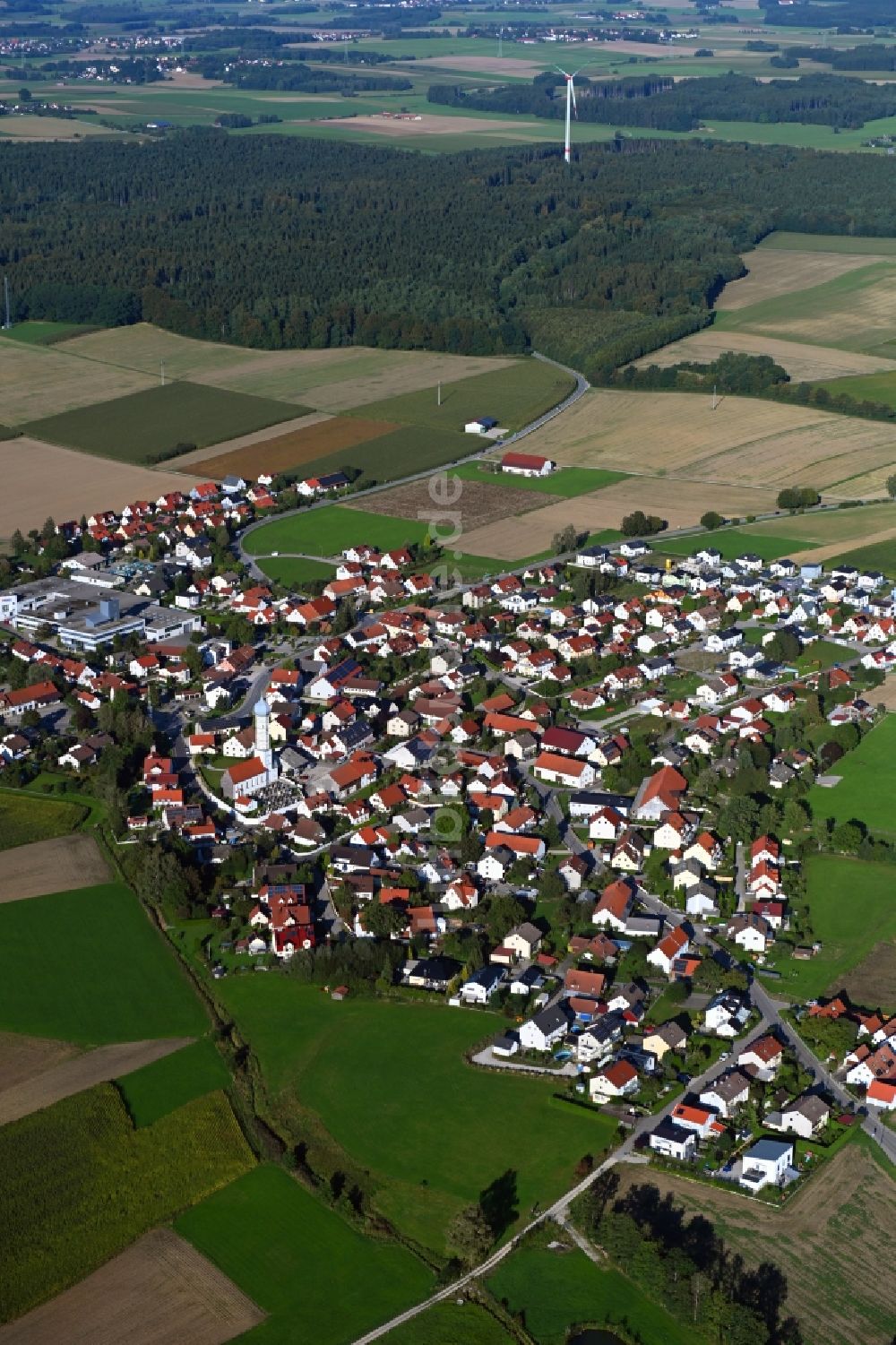 Luftaufnahme Wiedenzhausen - Ortsansicht am Rande von landwirtschaftlichen Feldern in Wiedenzhausen im Bundesland Bayern, Deutschland