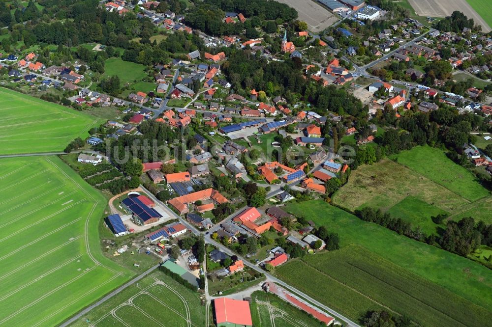 Wieren von oben - Ortsansicht am Rande von landwirtschaftlichen Feldern in Wieren im Bundesland Niedersachsen, Deutschland