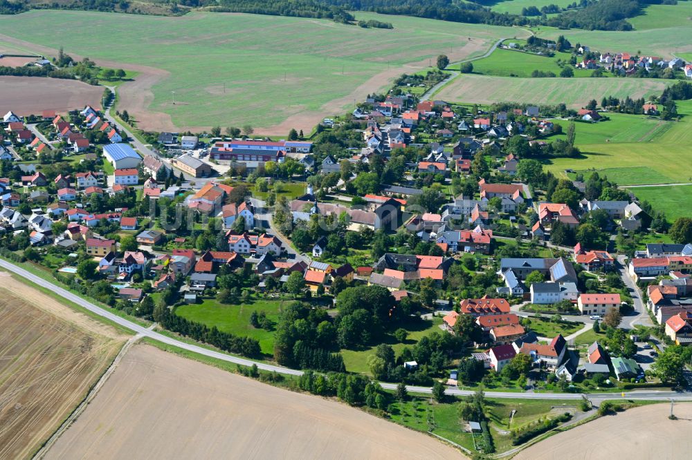 Wildetaube von oben - Ortsansicht am Rande von landwirtschaftlichen Feldern in Wildetaube im Bundesland Thüringen, Deutschland