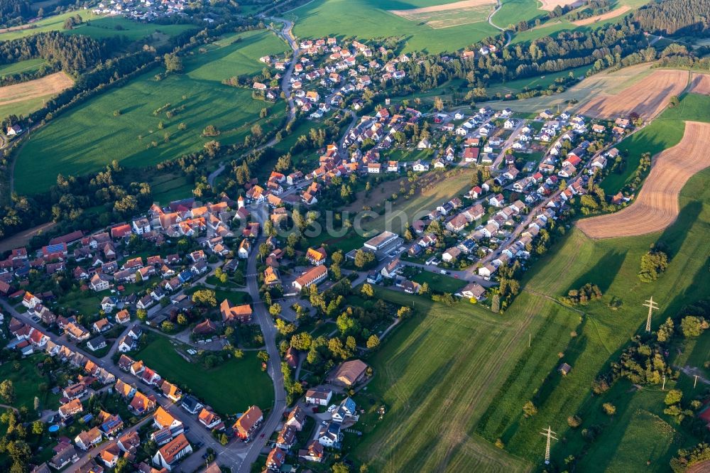 Wittlensweiler aus der Vogelperspektive: Ortsansicht am Rande von landwirtschaftlichen Feldern in Wittlensweiler im Bundesland Baden-Württemberg, Deutschland
