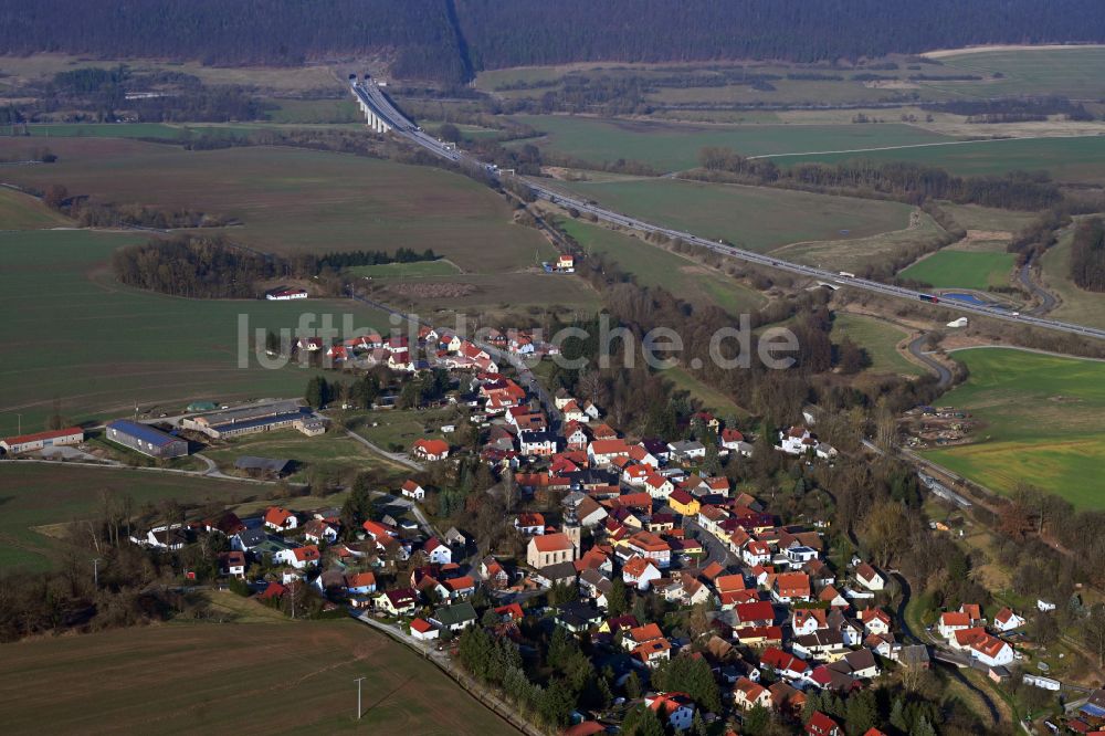 Wölfershausen von oben - Ortsansicht am Rande von landwirtschaftlichen Feldern in Wölfershausen im Bundesland Thüringen, Deutschland