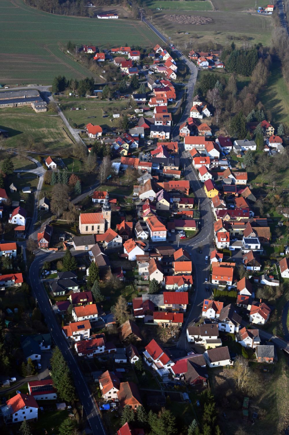 Luftbild Wölfershausen - Ortsansicht am Rande von landwirtschaftlichen Feldern in Wölfershausen im Bundesland Thüringen, Deutschland