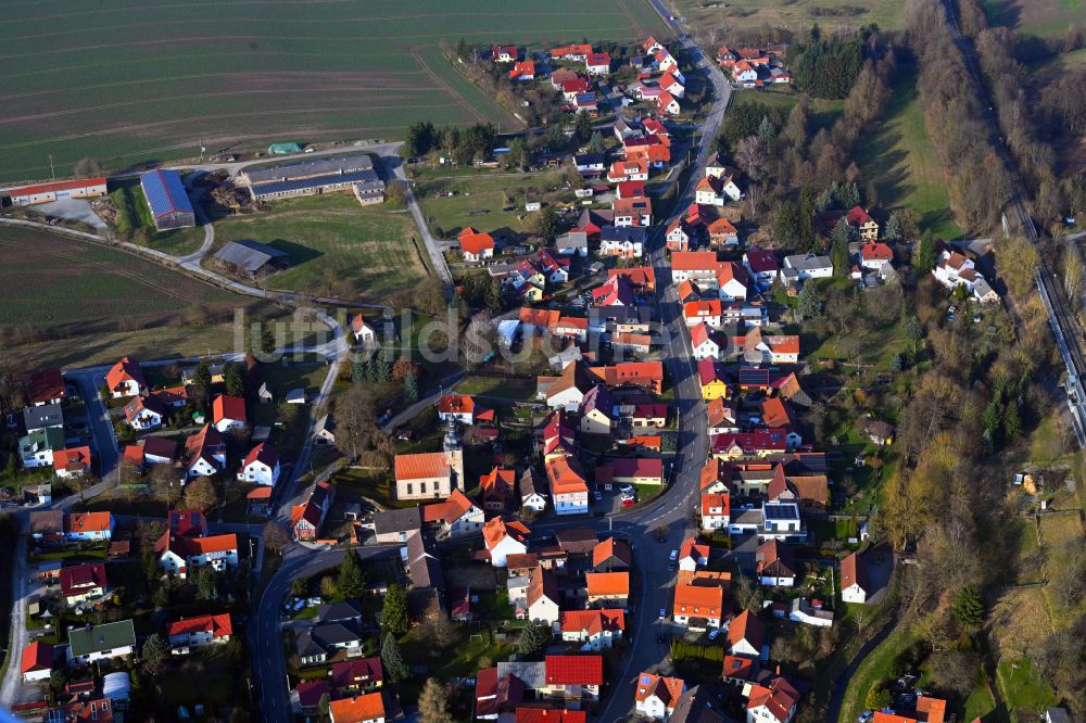 Luftaufnahme Wölfershausen - Ortsansicht am Rande von landwirtschaftlichen Feldern in Wölfershausen im Bundesland Thüringen, Deutschland