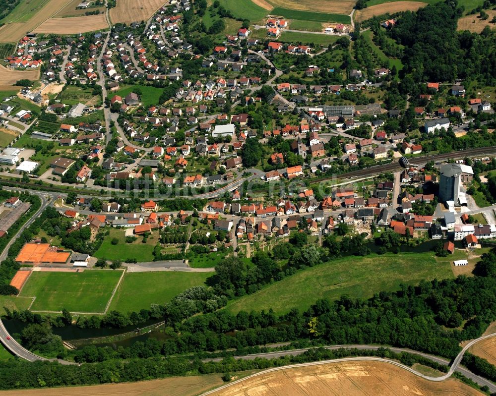 Züttlingen aus der Vogelperspektive: Ortsansicht am Rande von landwirtschaftlichen Feldern in Züttlingen im Bundesland Baden-Württemberg, Deutschland