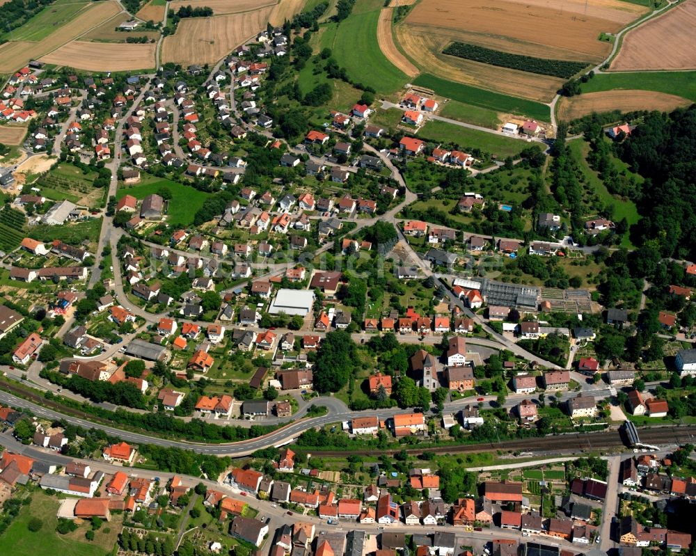 Luftbild Züttlingen - Ortsansicht am Rande von landwirtschaftlichen Feldern in Züttlingen im Bundesland Baden-Württemberg, Deutschland