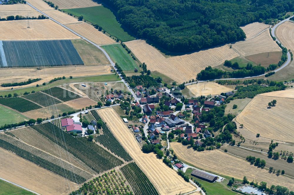Luftaufnahme Zweiflingen - Ortsansicht am Rande von landwirtschaftlichen Feldern in Zweiflingen im Bundesland Baden-Württemberg, Deutschland