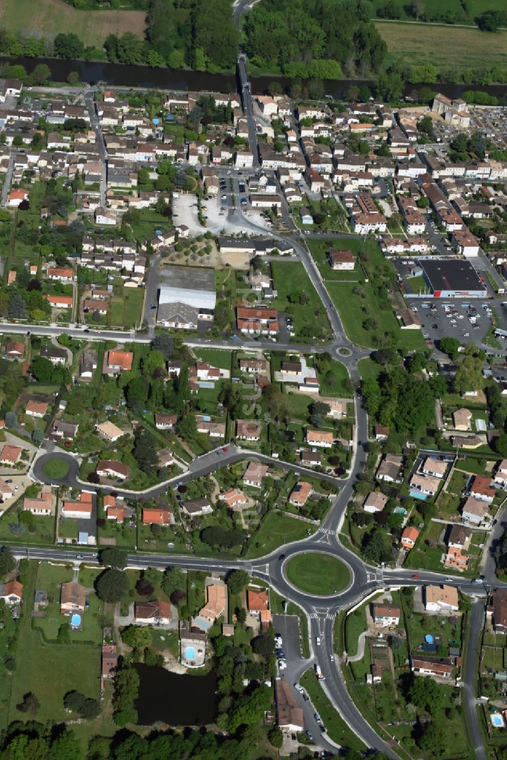 Luftbild Saint-Denis-de-Pile - Ortsansicht in Saint-Denis-de-Pile in Aquitaine Limousin Poitou-Charentes, Frankreich